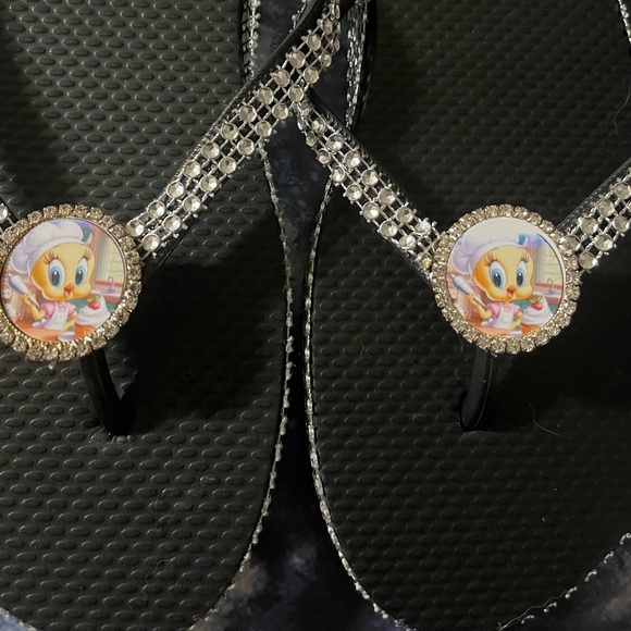Tweety bird flip flops - Picture 1 of 1